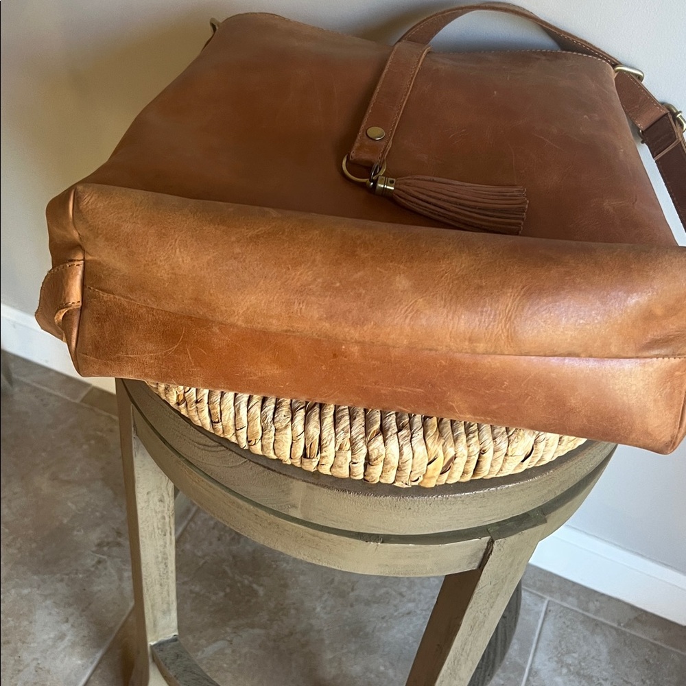 Large Elevate People Brown Leather Bucket Bag with Tassel - Picture 6 of 10